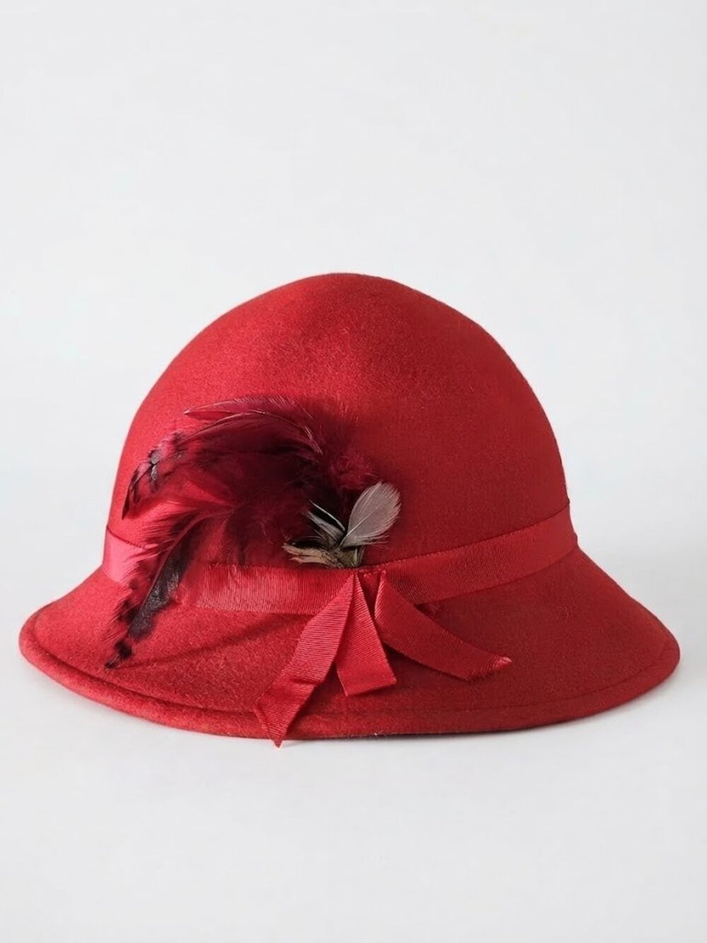 Stunning vintage M'Sieu Leon red wool felt cloche hat.